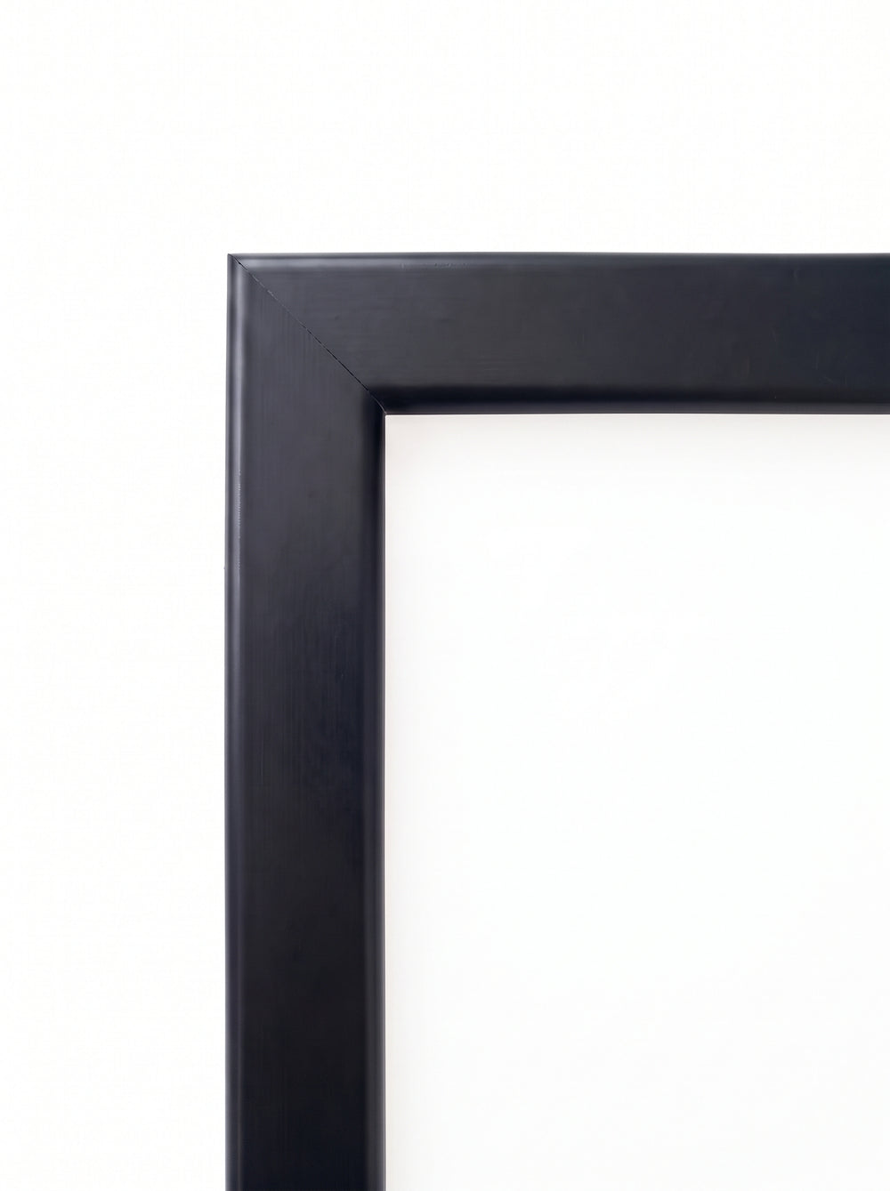 Tavelram Orkide i svart (Black, T1119) – 15 mm smal, platt träram efter mått